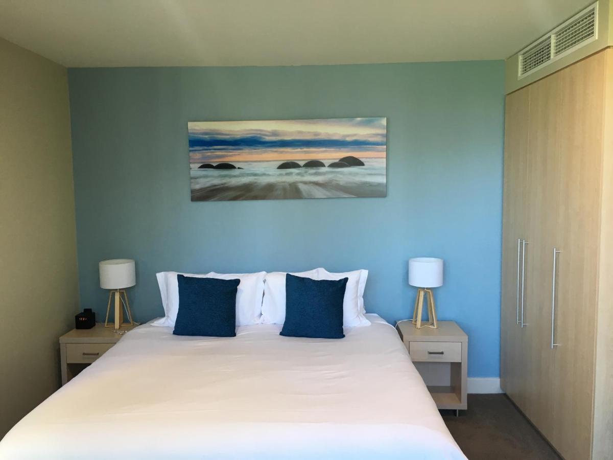 Beachside Luxury Apartments One & Two Bedroom In Beachfront Oaks Pier Building Glenelg Exteriör bild