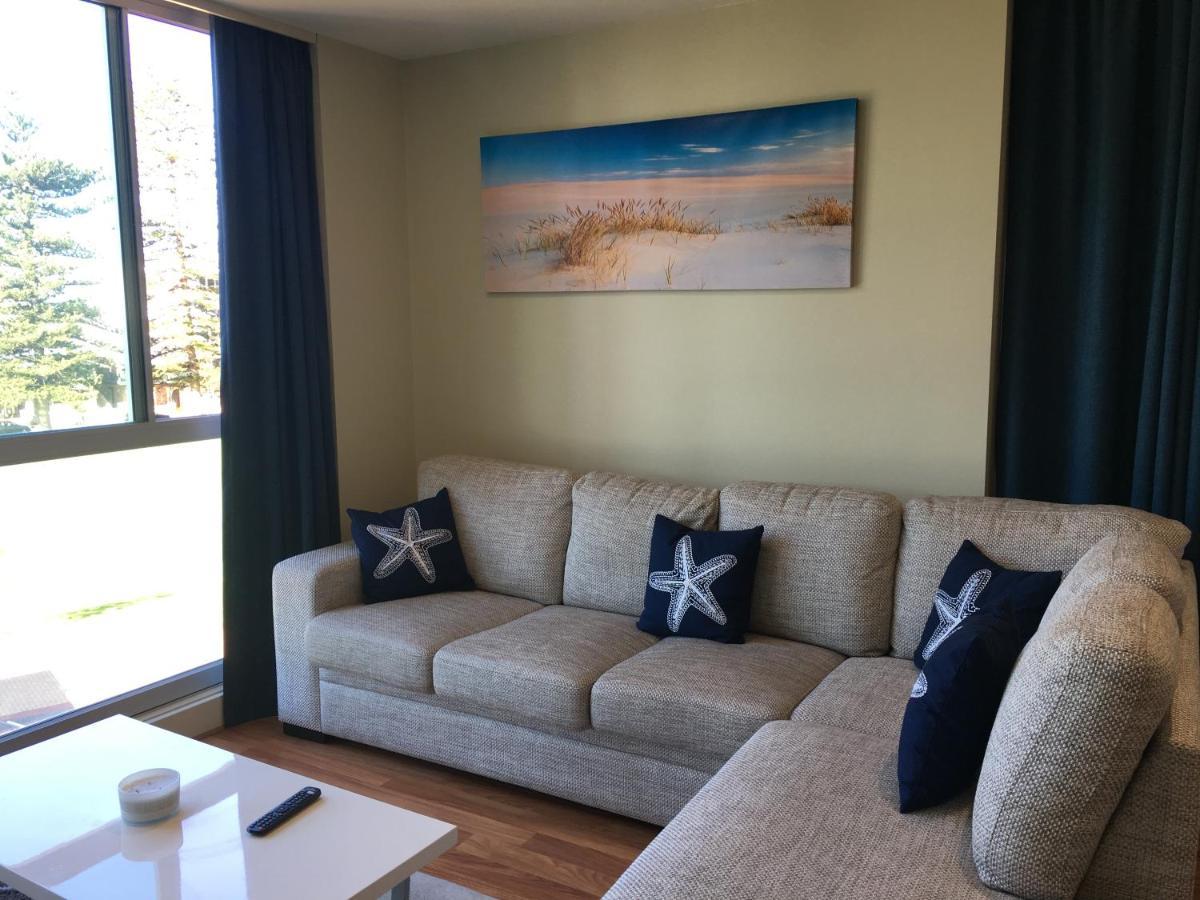 Beachside Luxury Apartments One & Two Bedroom In Beachfront Oaks Pier Building Glenelg Exteriör bild