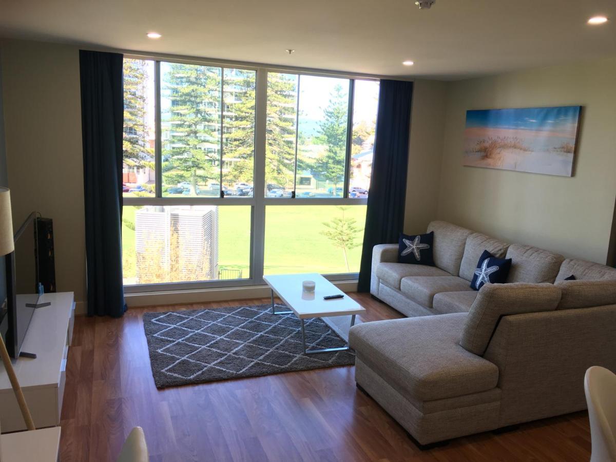Beachside Luxury Apartments One & Two Bedroom In Beachfront Oaks Pier Building Glenelg Exteriör bild