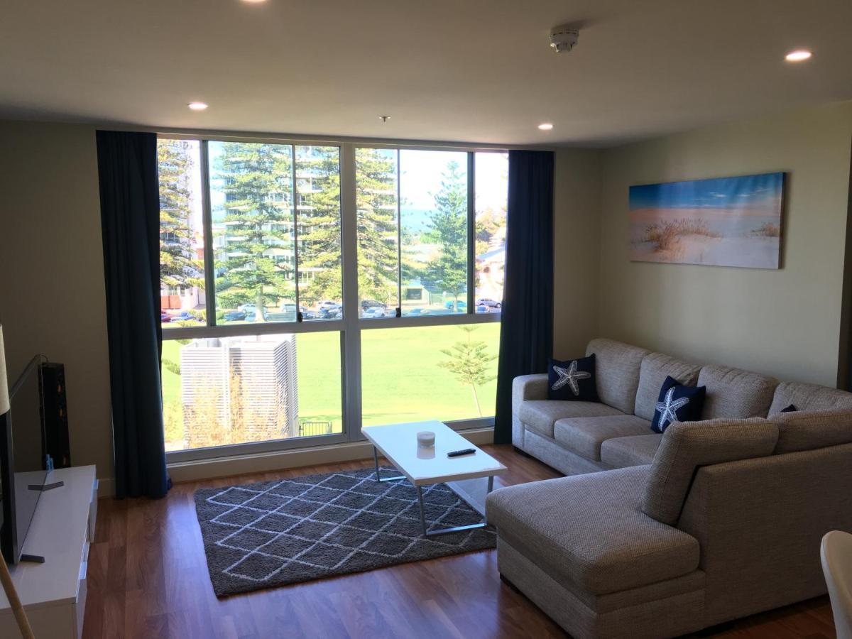 Beachside Luxury Apartments One & Two Bedroom In Beachfront Oaks Pier Building Glenelg Exteriör bild
