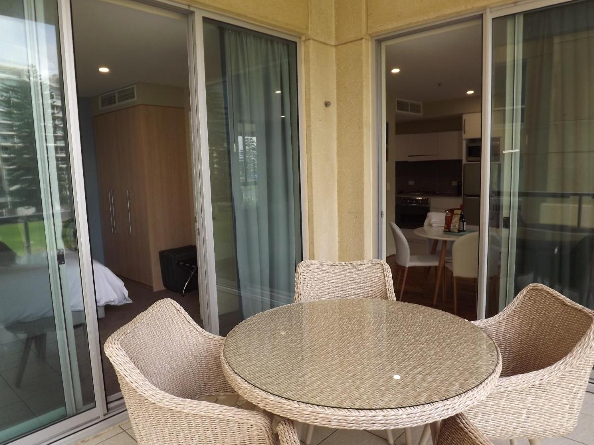 Beachside Luxury Apartments One & Two Bedroom In Beachfront Oaks Pier Building Glenelg Exteriör bild
