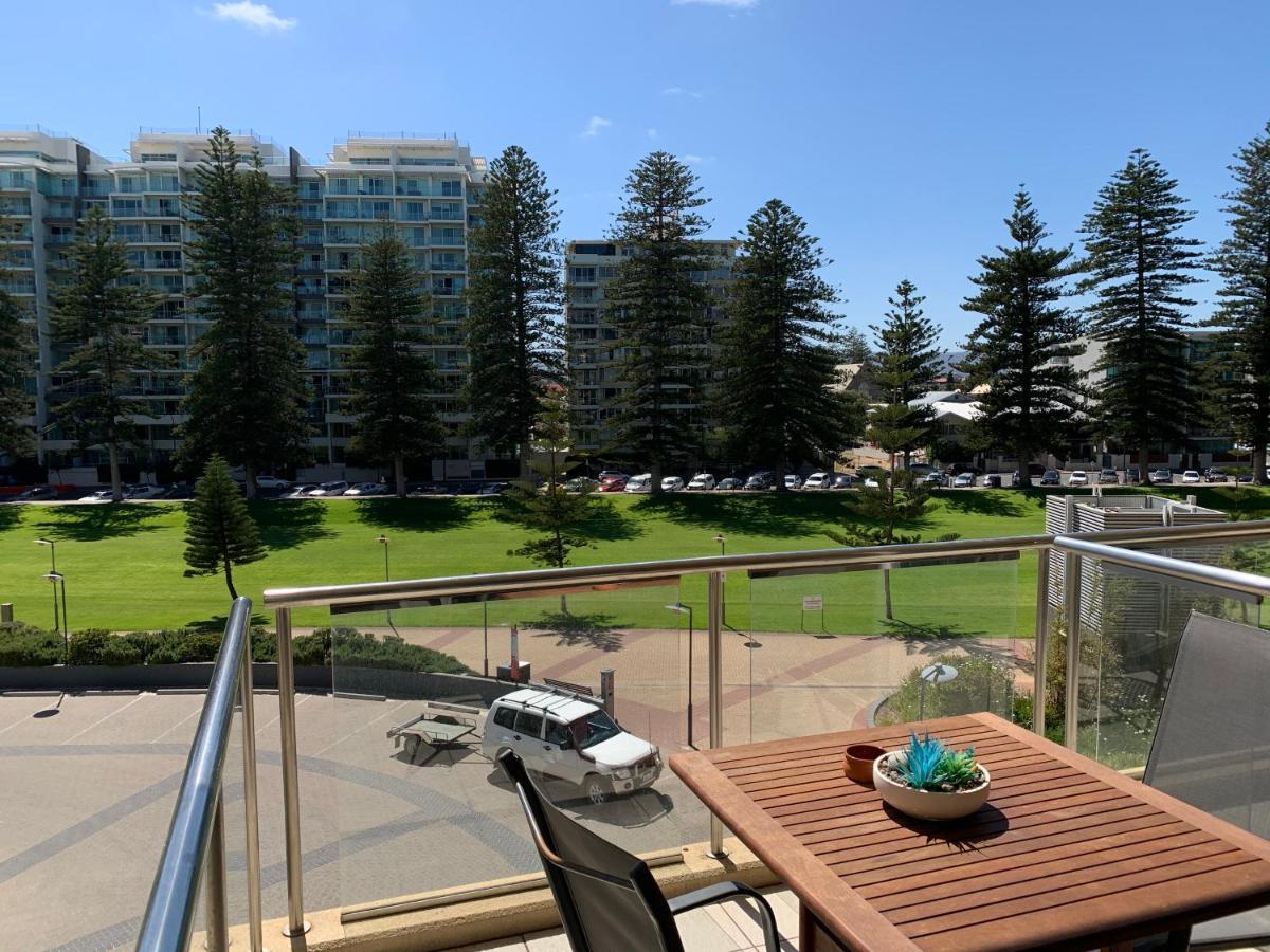 Beachside Luxury Apartments One & Two Bedroom In Beachfront Oaks Pier Building Glenelg Exteriör bild