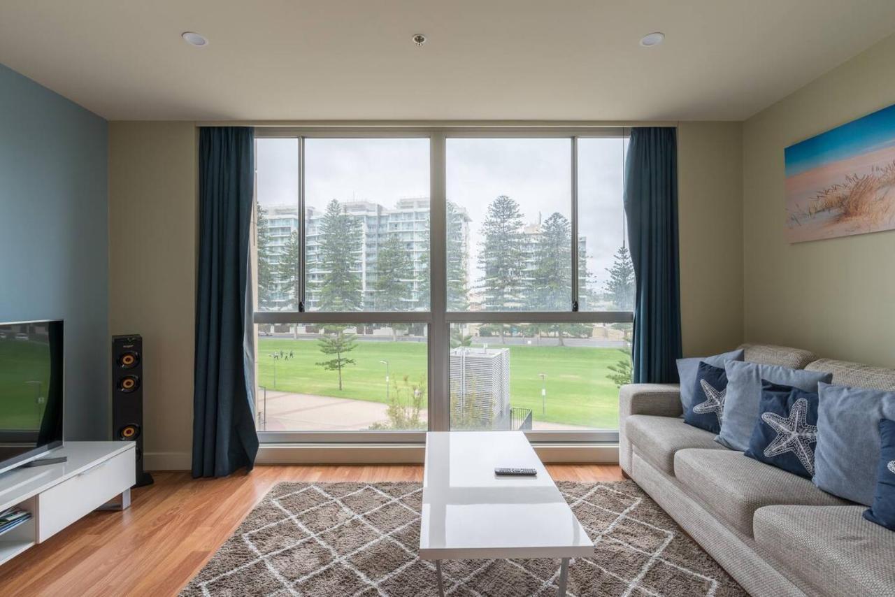 Beachside Luxury Apartments One & Two Bedroom In Beachfront Oaks Pier Building Glenelg Exteriör bild
