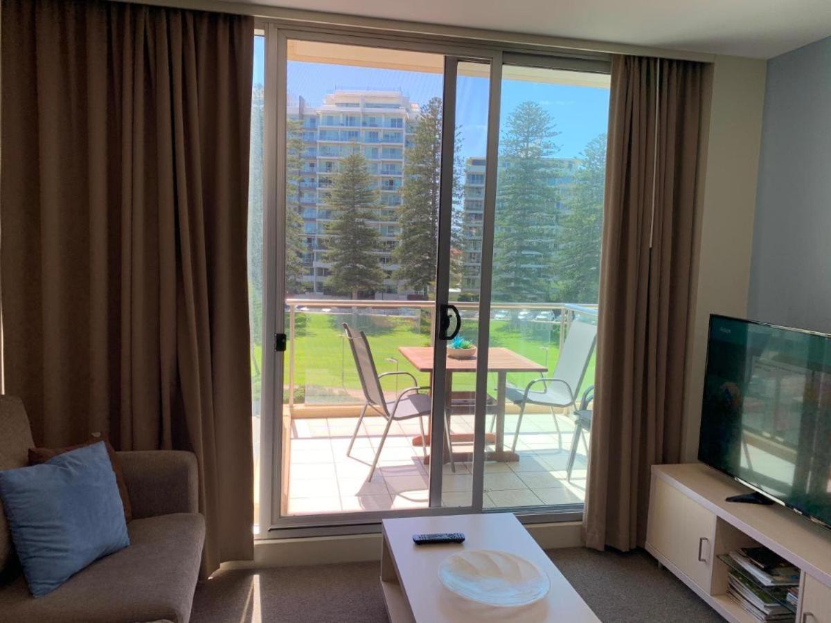 Beachside Luxury Apartments One & Two Bedroom In Beachfront Oaks Pier Building Glenelg Exteriör bild