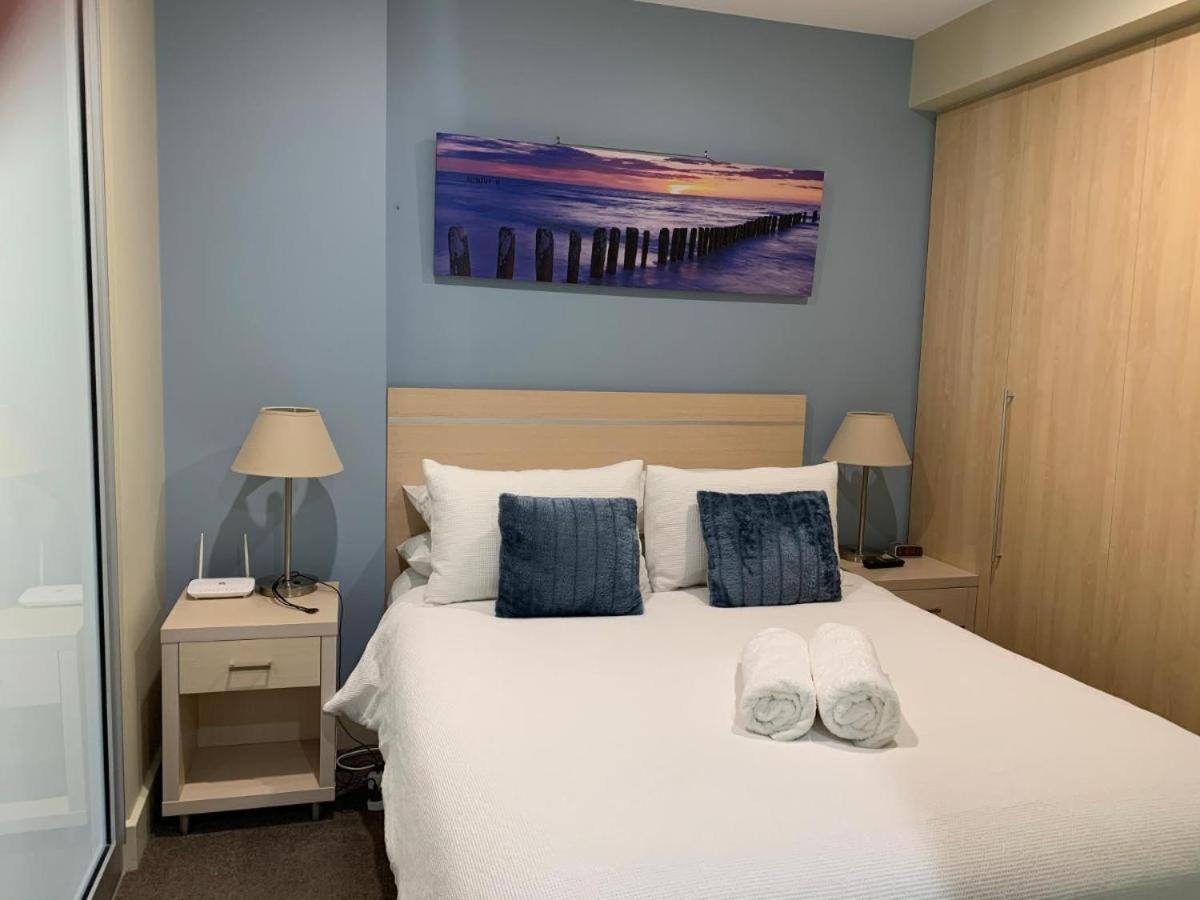 Beachside Luxury Apartments One & Two Bedroom In Beachfront Oaks Pier Building Glenelg Exteriör bild