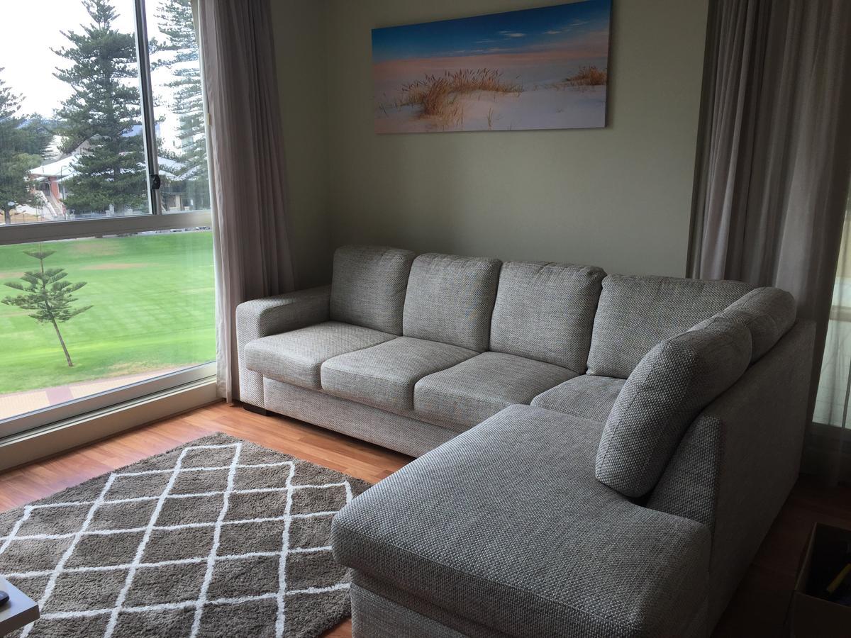 Beachside Luxury Apartments One & Two Bedroom In Beachfront Oaks Pier Building Glenelg Exteriör bild