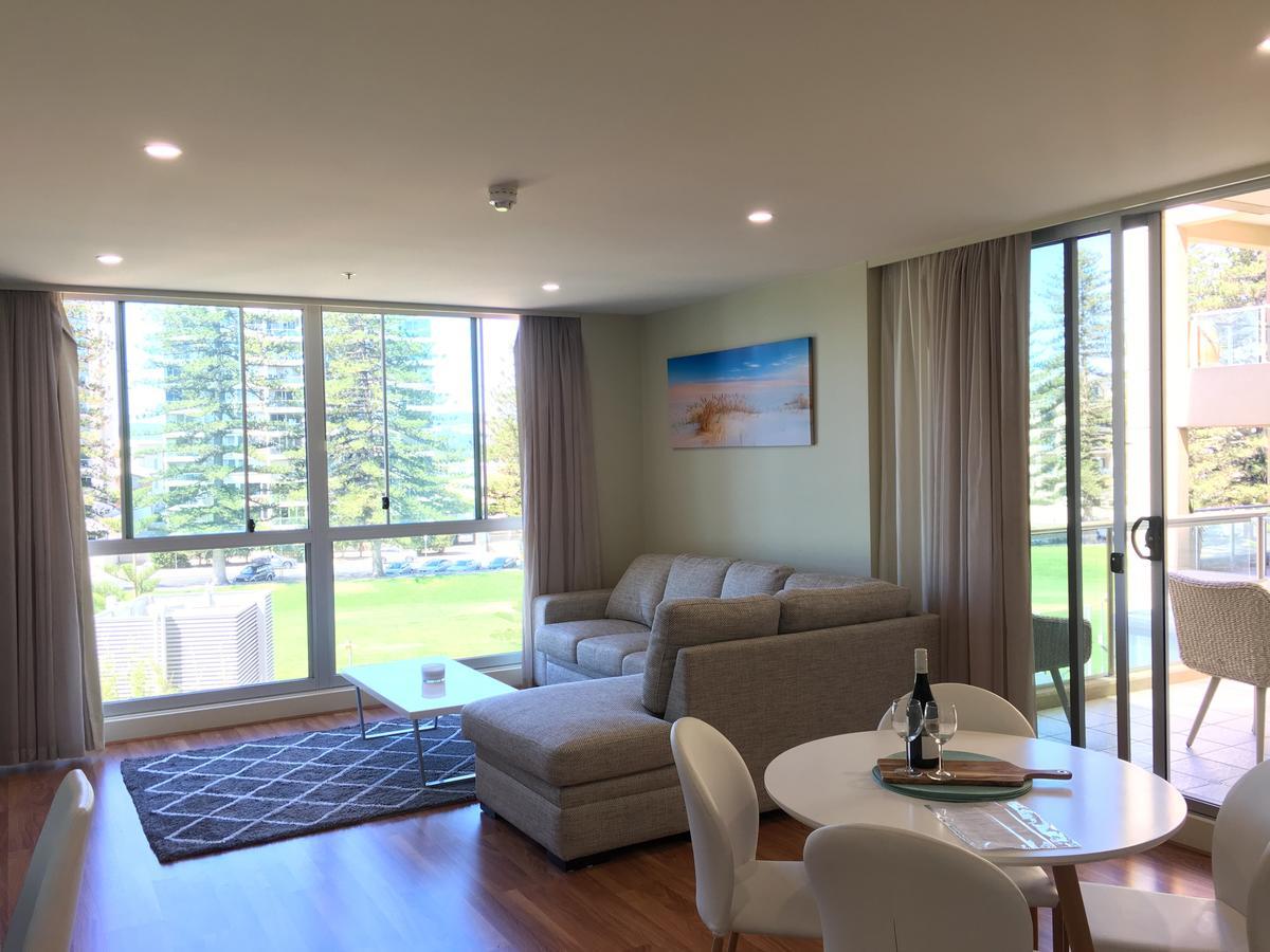 Beachside Luxury Apartments One & Two Bedroom In Beachfront Oaks Pier Building Glenelg Exteriör bild