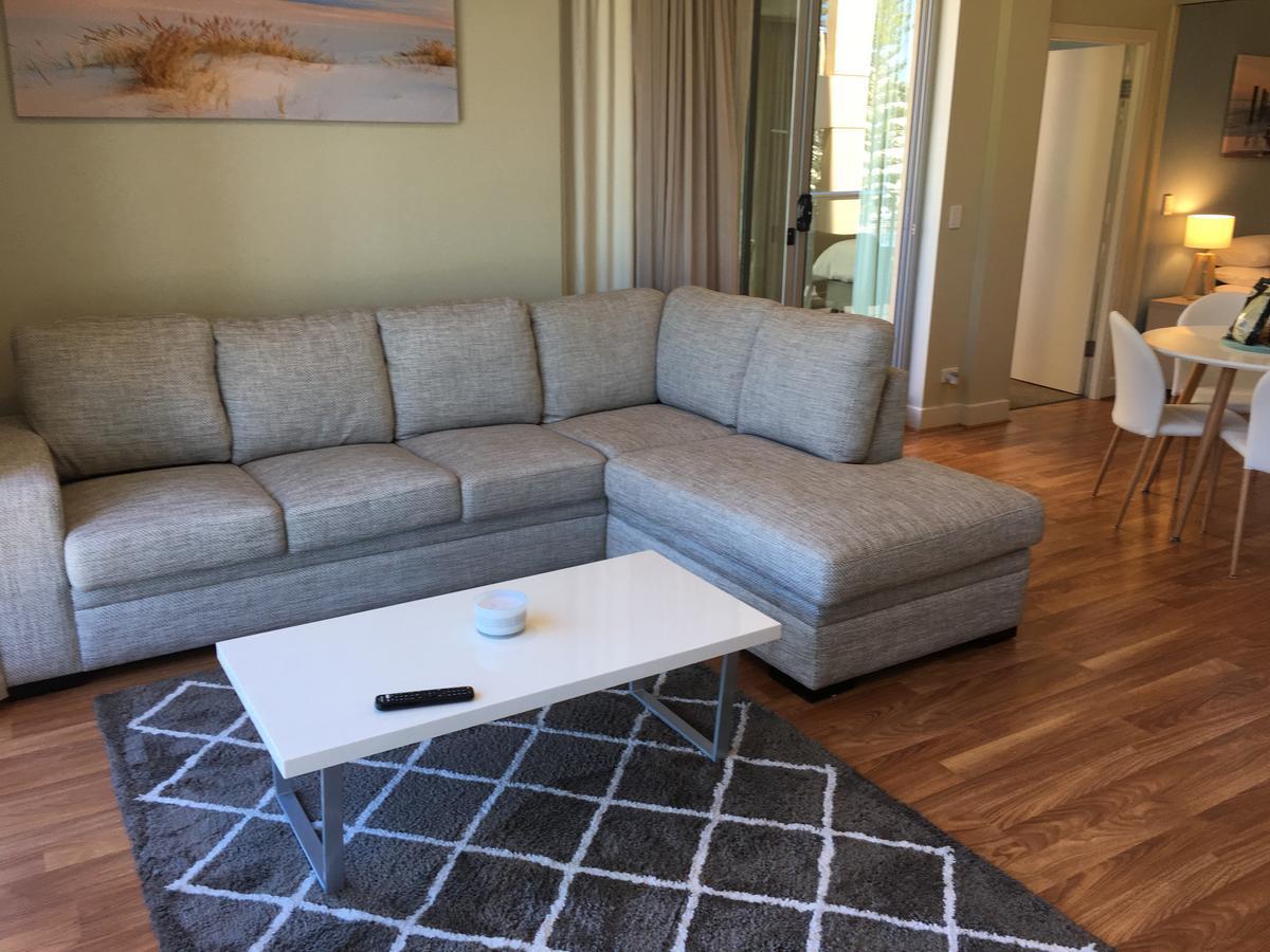 Beachside Luxury Apartments One & Two Bedroom In Beachfront Oaks Pier Building Glenelg Exteriör bild