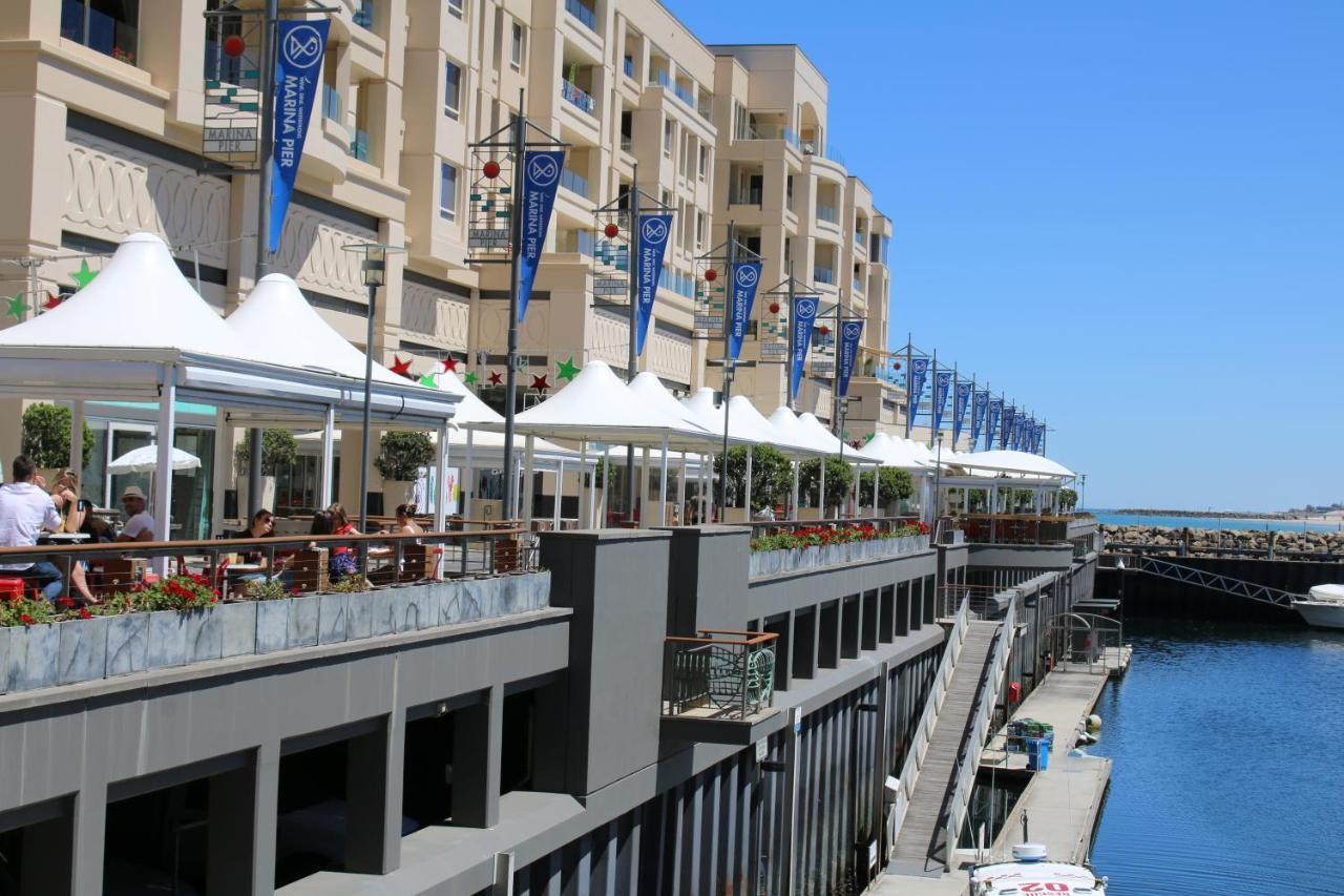 Beachside Luxury Apartments One & Two Bedroom In Beachfront Oaks Pier Building Glenelg Exteriör bild
