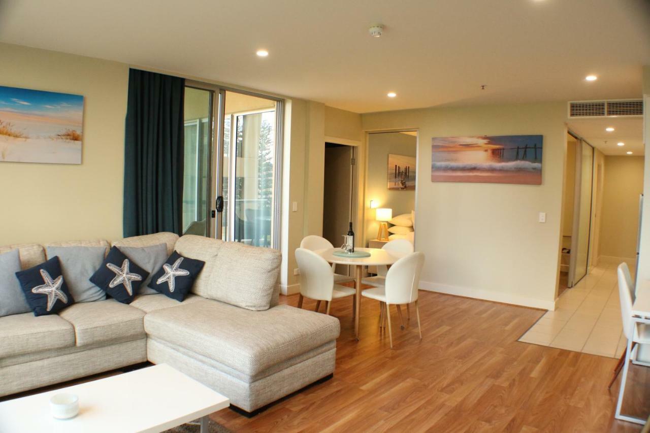Beachside Luxury Apartments One & Two Bedroom In Beachfront Oaks Pier Building Glenelg Exteriör bild